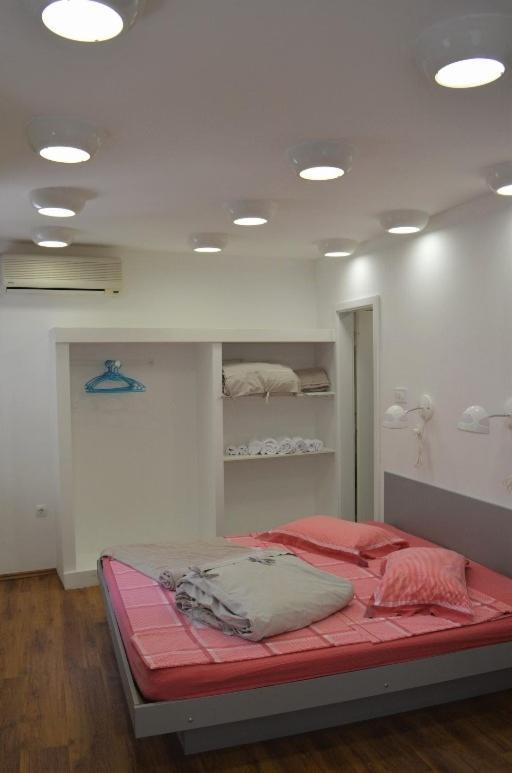 שיבניק Vicencin Place Downtown Studio Apartments מראה חיצוני תמונה