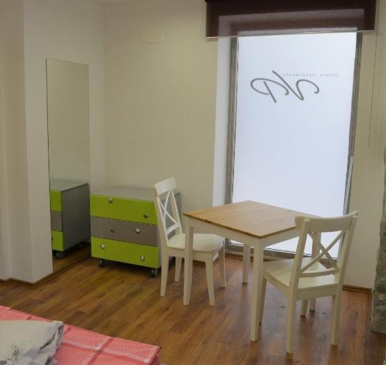 שיבניק Vicencin Place Downtown Studio Apartments מראה חיצוני תמונה