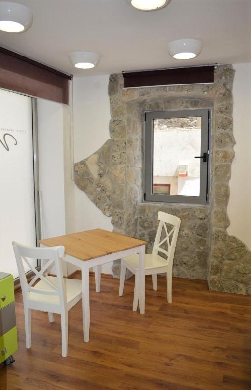 שיבניק Vicencin Place Downtown Studio Apartments מראה חיצוני תמונה